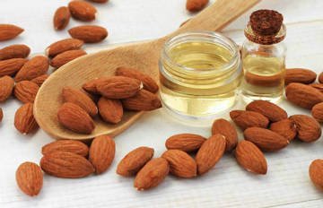7 Métodos fáciles para eliminar las arrugas en la frente naturalmente 1 Aceite de almendras para eliminar las arrugas en la frente