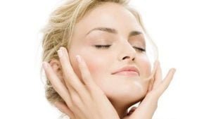 Mejora tu cuidado facila para prevenir las arrugas prematuras en el rostro